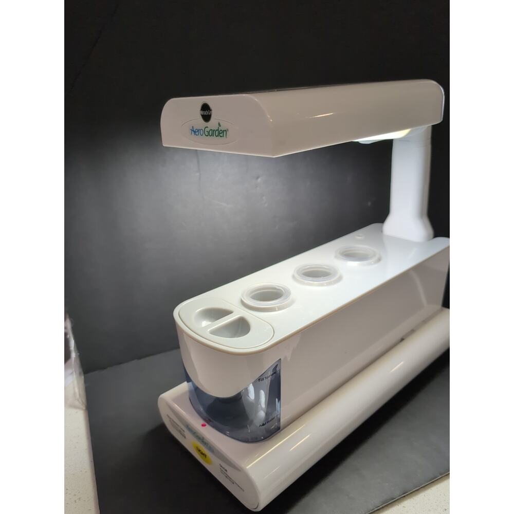 Miracle-Gro AeroGarden 3SL Countertop‎ Hydroponic Indoor Garden 100340-WHT White